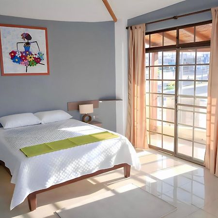 Hotel Manta Beach Madrigal Экстерьер фото