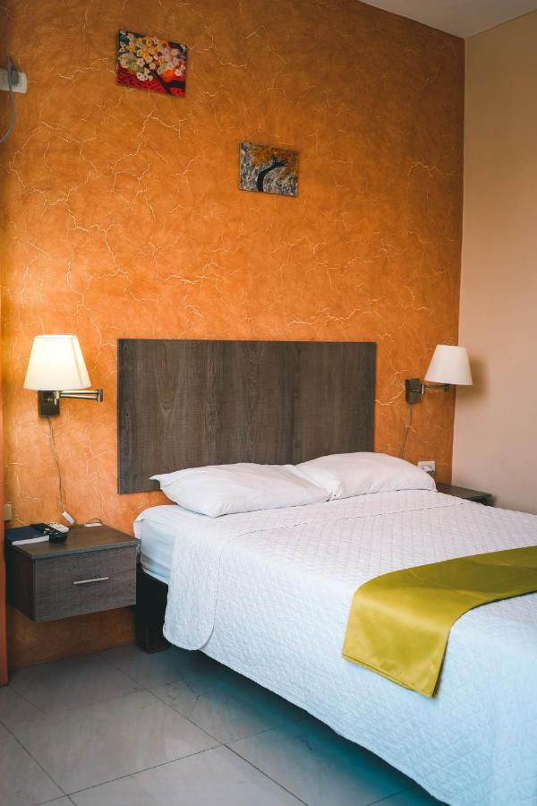 Hotel Manta Beach Madrigal Экстерьер фото