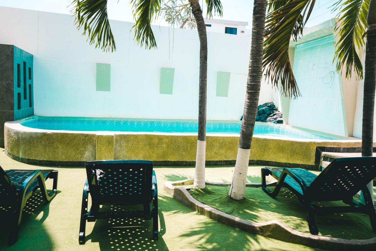 Hotel Manta Beach Madrigal Экстерьер фото