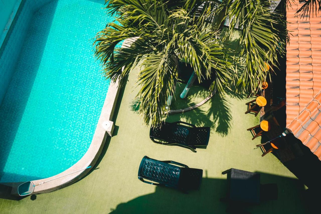 Hotel Manta Beach Madrigal Экстерьер фото