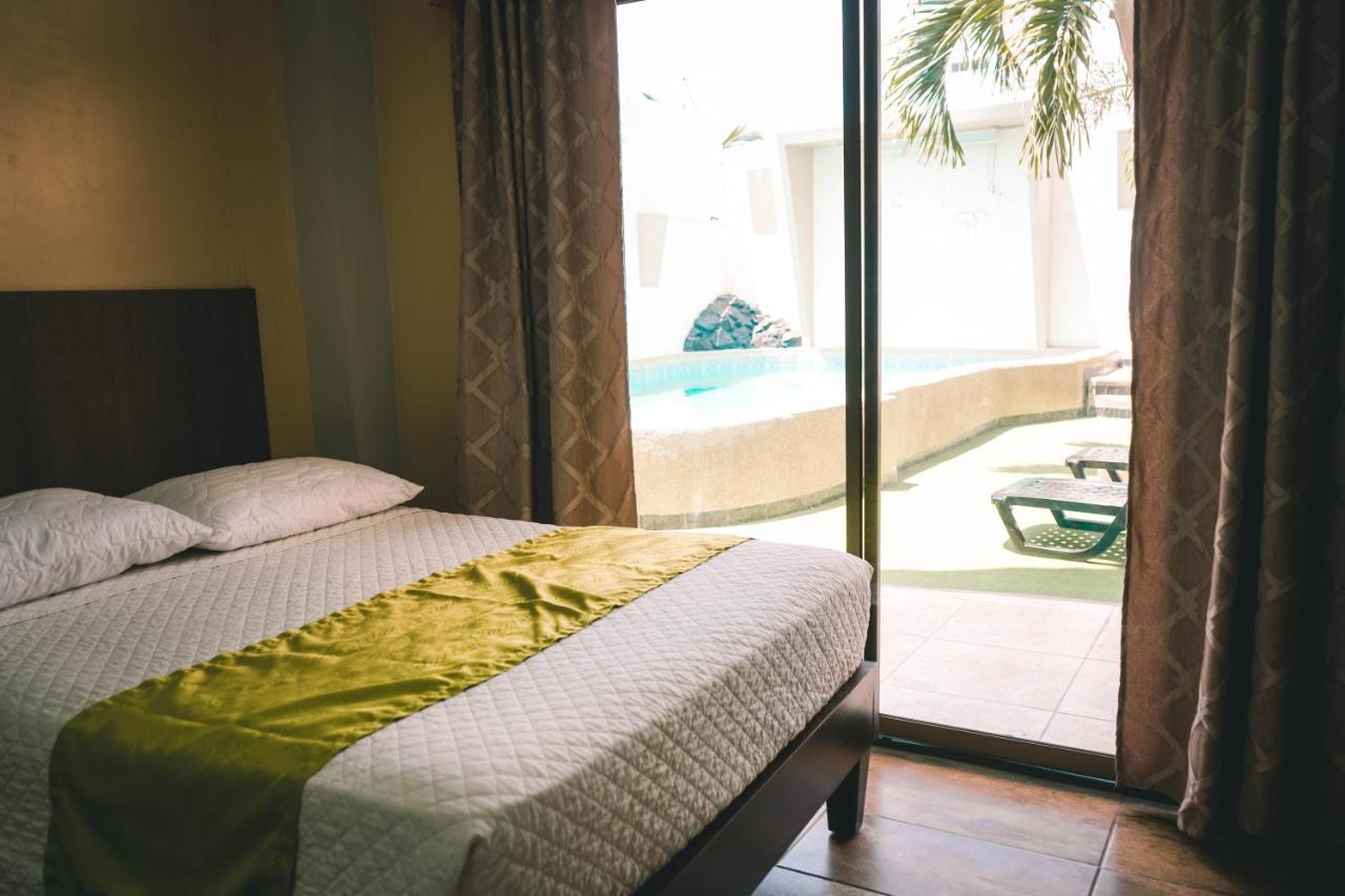 Hotel Manta Beach Madrigal Экстерьер фото