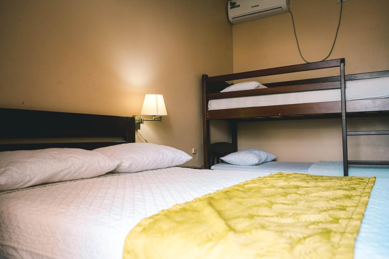 Hotel Manta Beach Madrigal Экстерьер фото