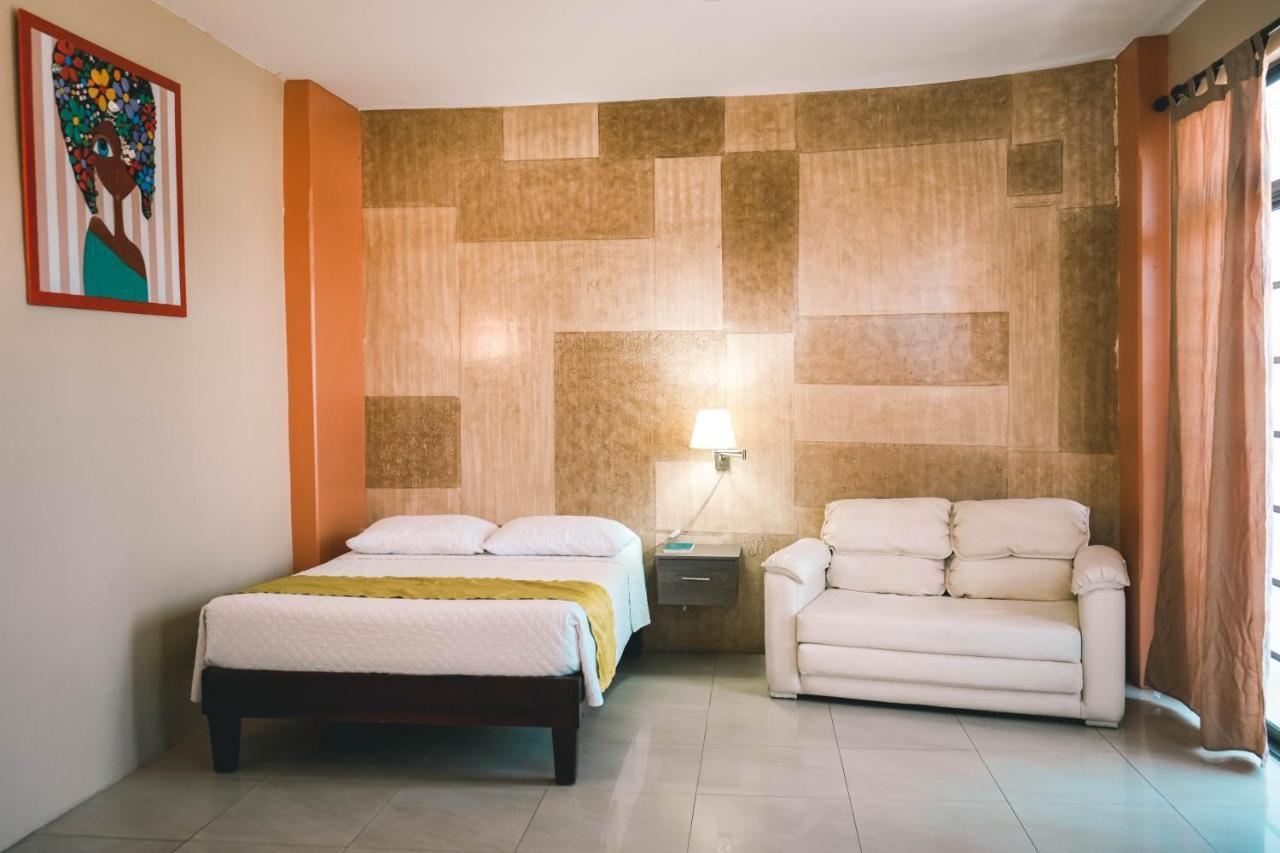 Hotel Manta Beach Madrigal Экстерьер фото