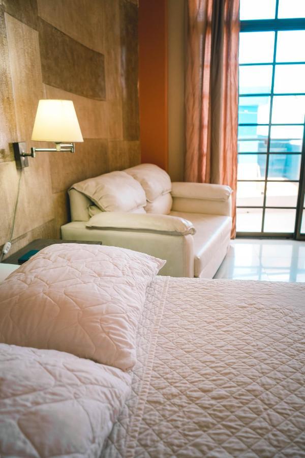 Hotel Manta Beach Madrigal Экстерьер фото