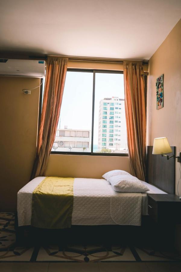 Hotel Manta Beach Madrigal Экстерьер фото