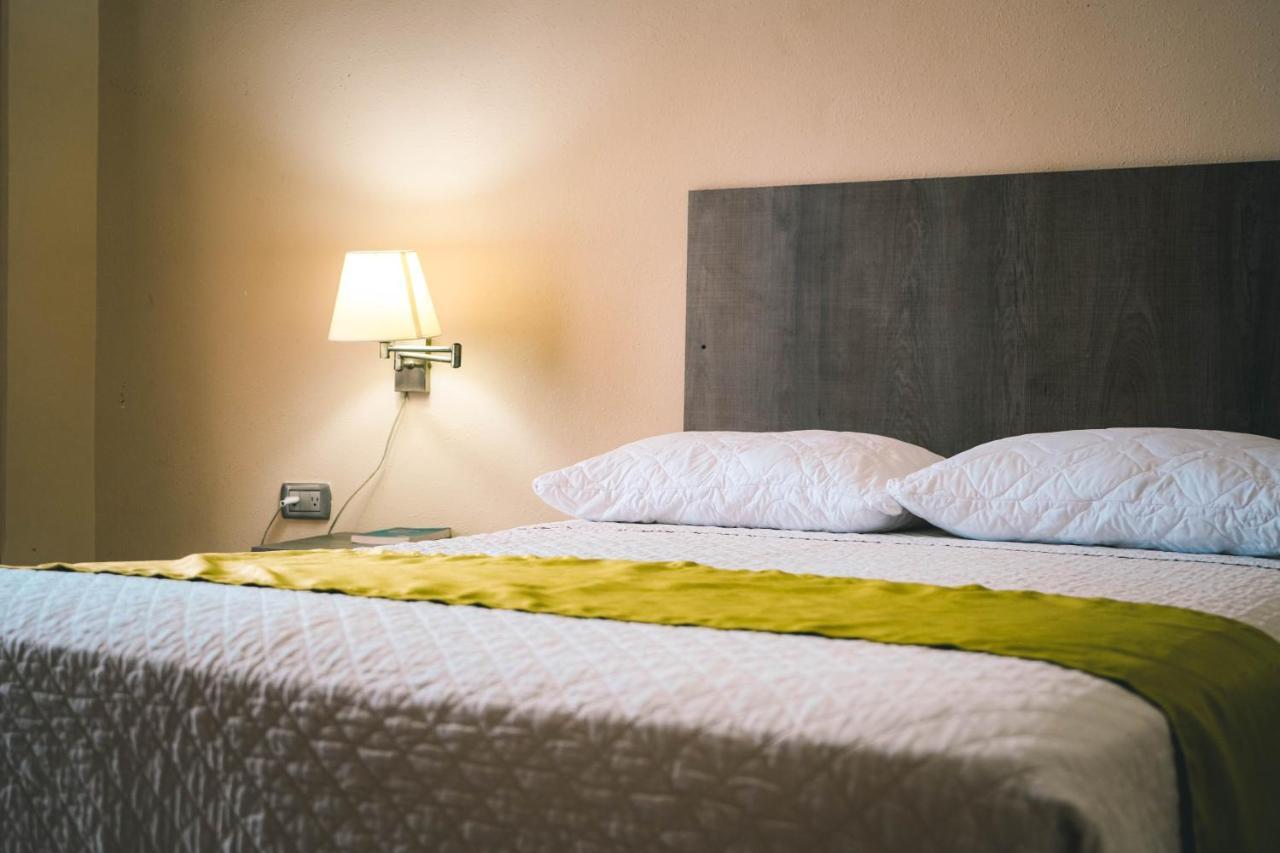 Hotel Manta Beach Madrigal Экстерьер фото