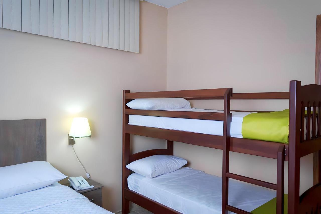 Hotel Manta Beach Madrigal Экстерьер фото