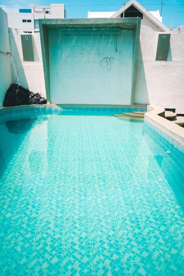 Hotel Manta Beach Madrigal Экстерьер фото