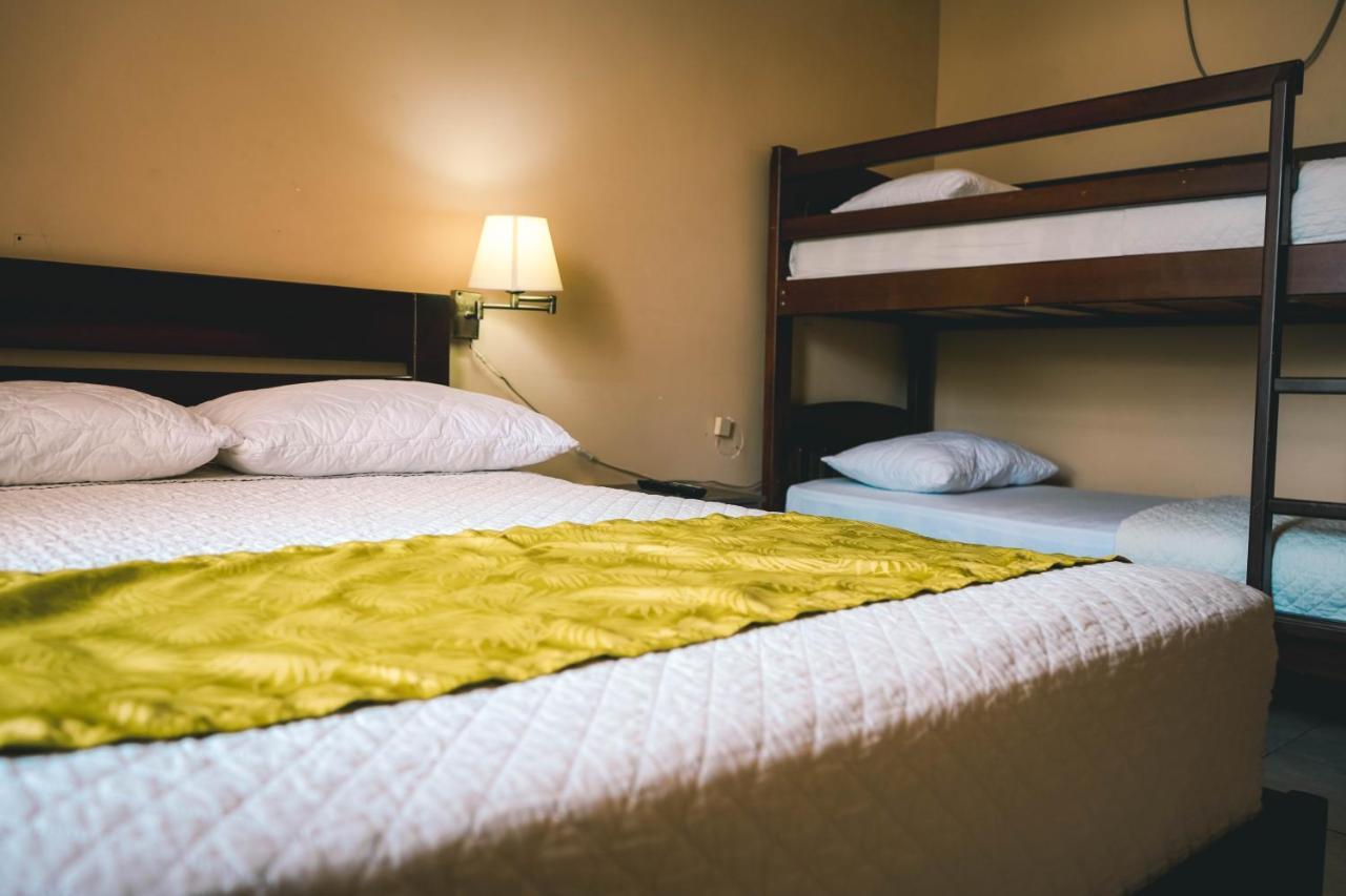 Hotel Manta Beach Madrigal Экстерьер фото
