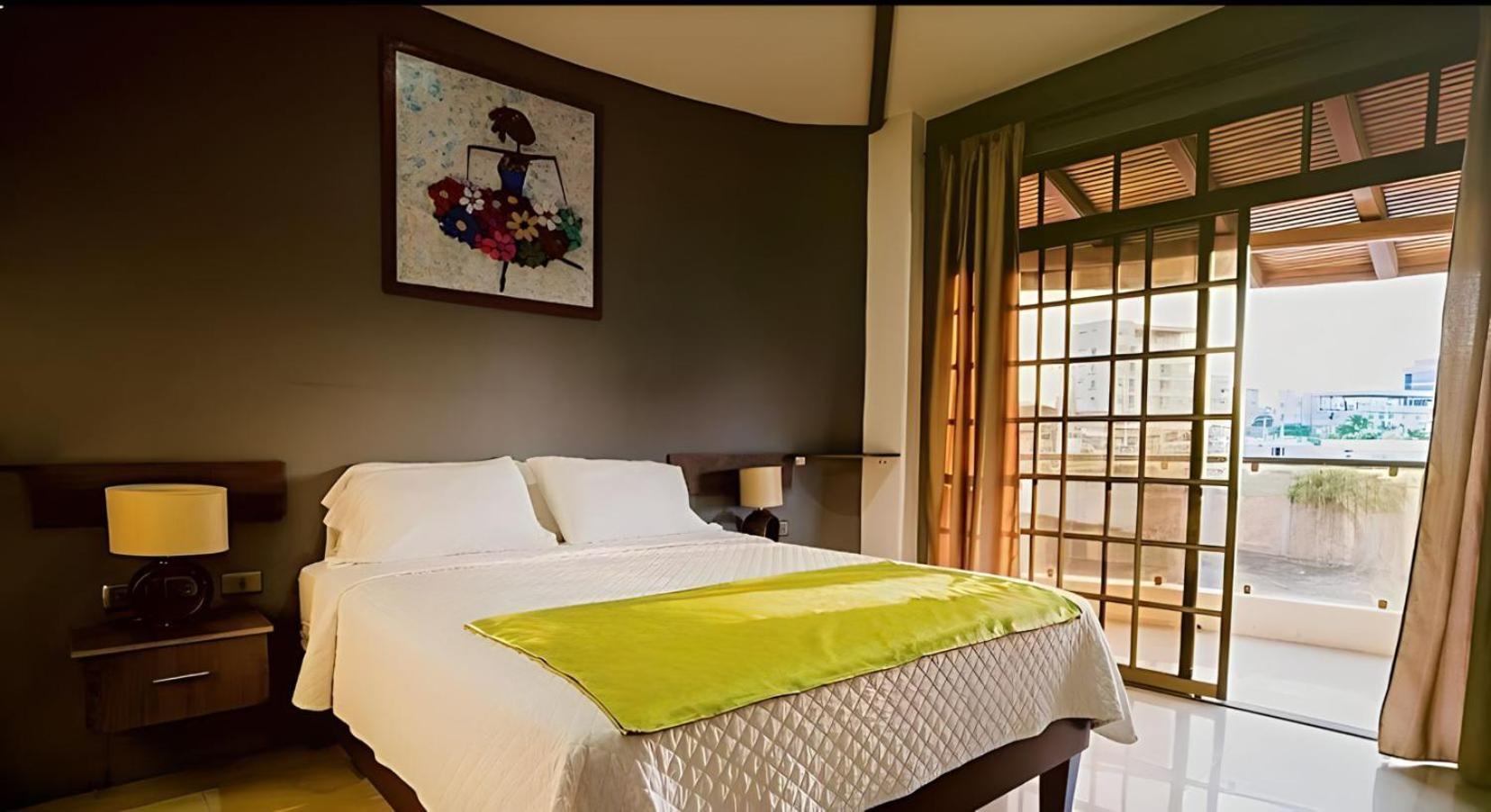 Hotel Manta Beach Madrigal Экстерьер фото