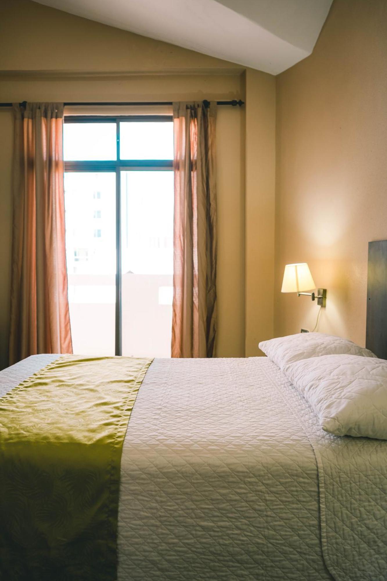Hotel Manta Beach Madrigal Экстерьер фото
