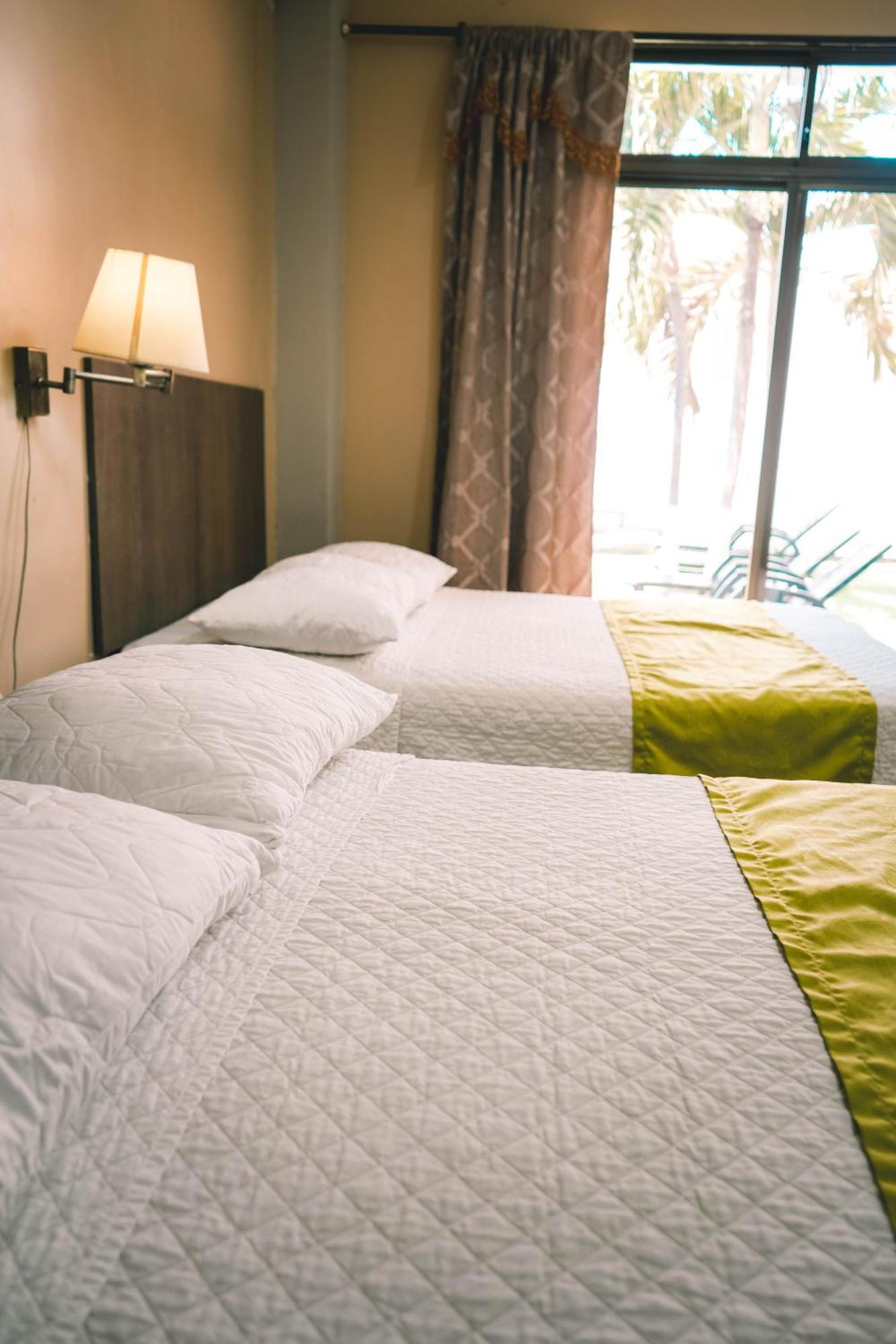 Hotel Manta Beach Madrigal Экстерьер фото
