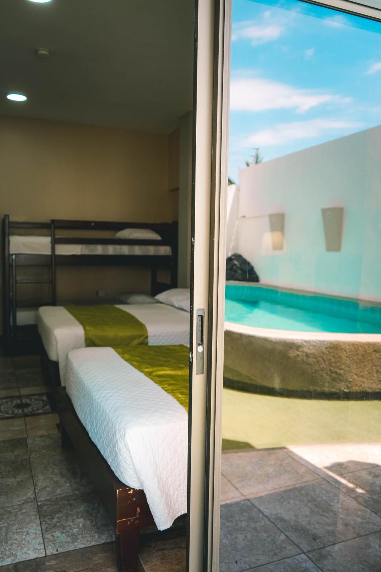 Hotel Manta Beach Madrigal Экстерьер фото
